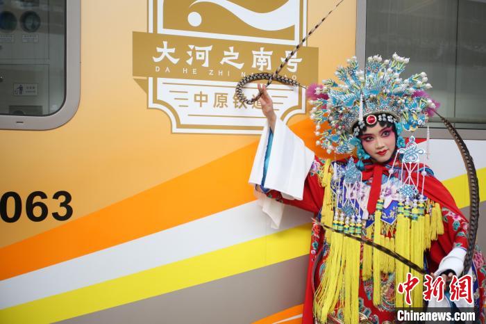 景点这列“适老版”特色旅游列车试运行J9真人游戏第一品牌集文化IP、串联(图2)